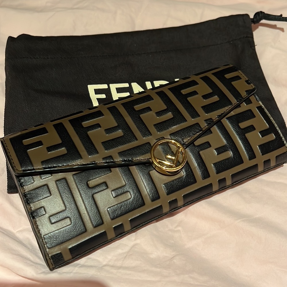 Fendi Wallet on a Chain 🔥🔥